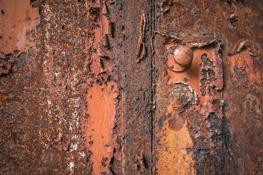 Ремонт старых металлических дверей